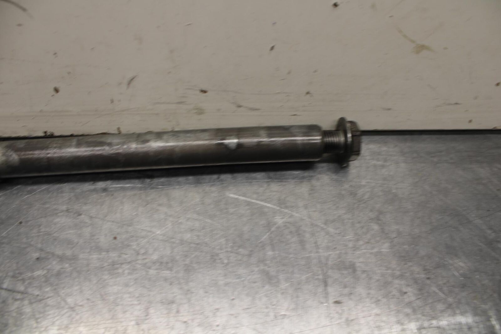 03-04 HONDA CBR600RR FRONT WHEEL RIM AXLE PIVOT BOLT 44301-MEE-000 BB614