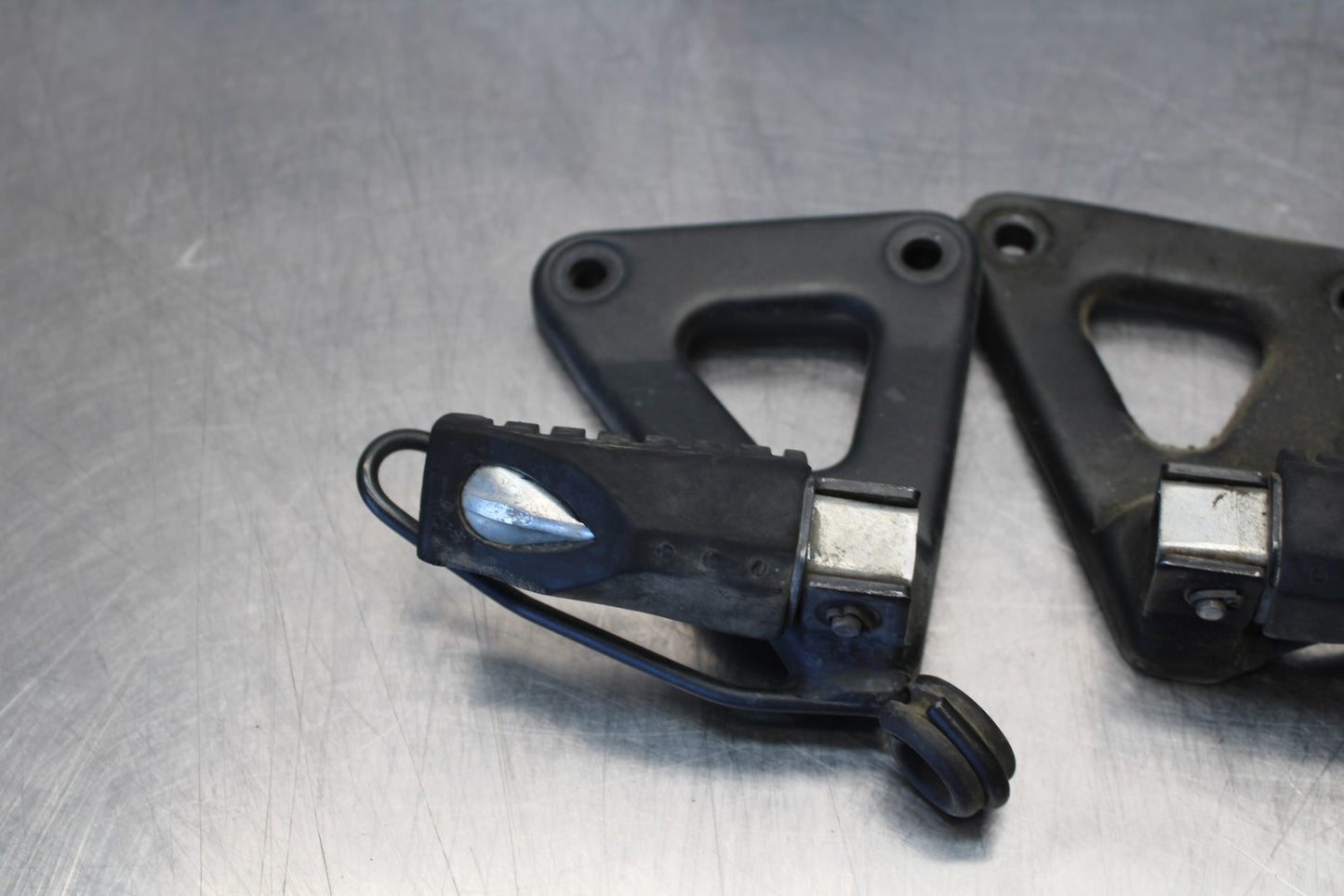 08-18 KAWASAKI KLR650 REAR BACK PASSENGER PEG SET PAIR BB183