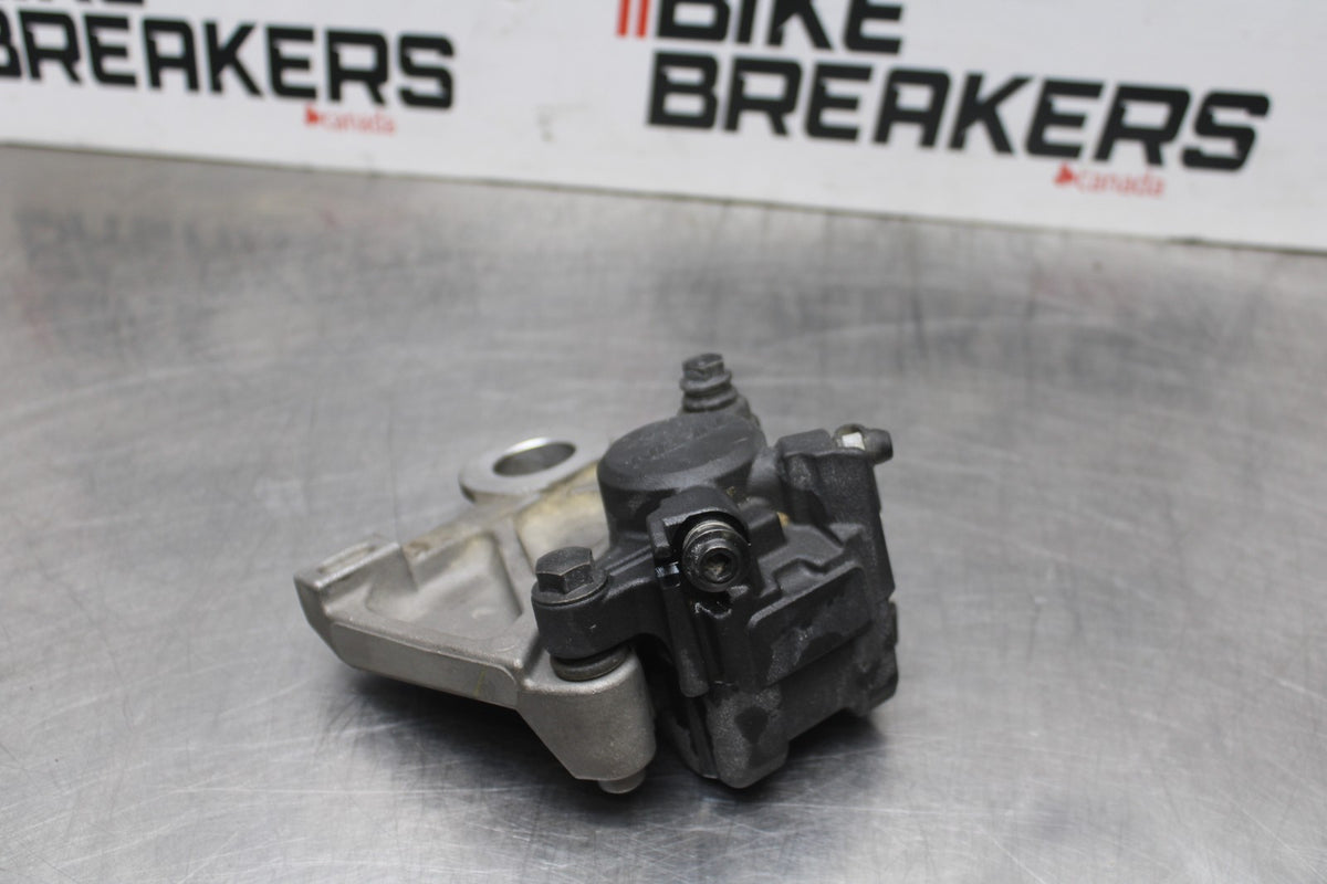 08-16 YAMAHA YZF R6 REAR BACK BRAKE CALIPER W MOUNT BRACKET BB856