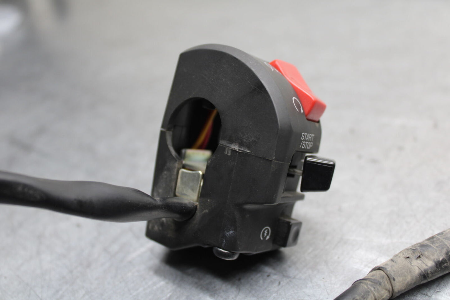 16 KAWASAKI NINJA ZX10R RIGHT HANDLE KILL OFF START SWITCH SWITCHES BB650