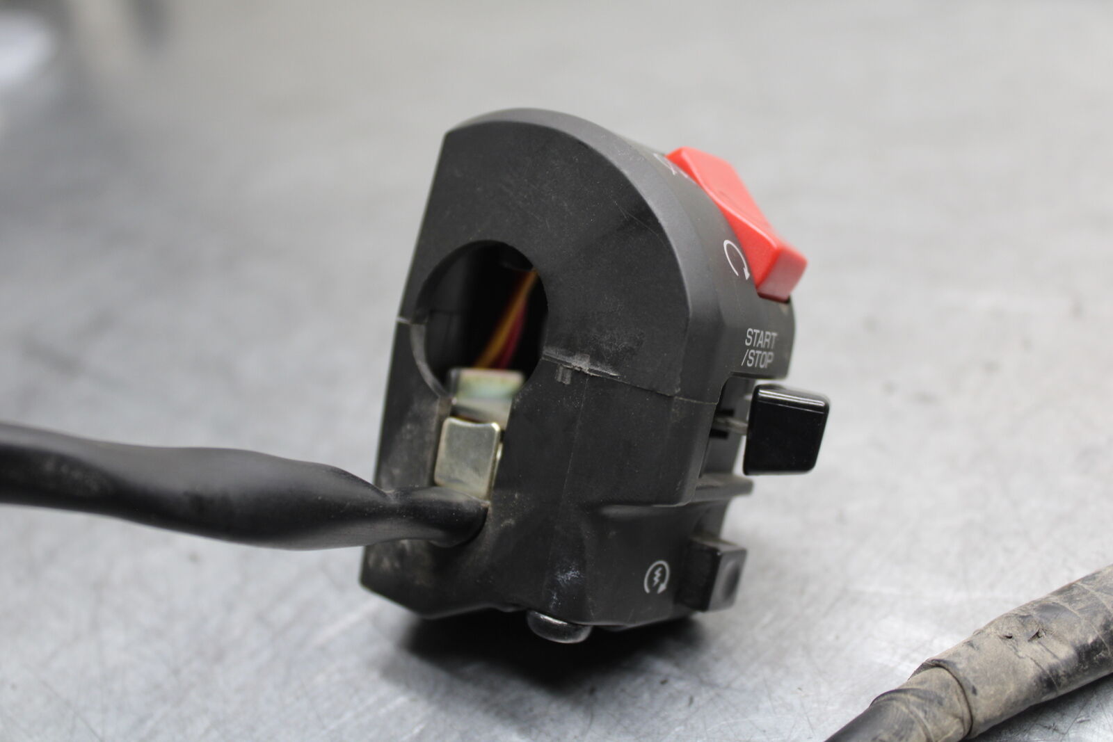 16 KAWASAKI NINJA ZX10R RIGHT HANDLE KILL OFF START SWITCH SWITCHES BB650