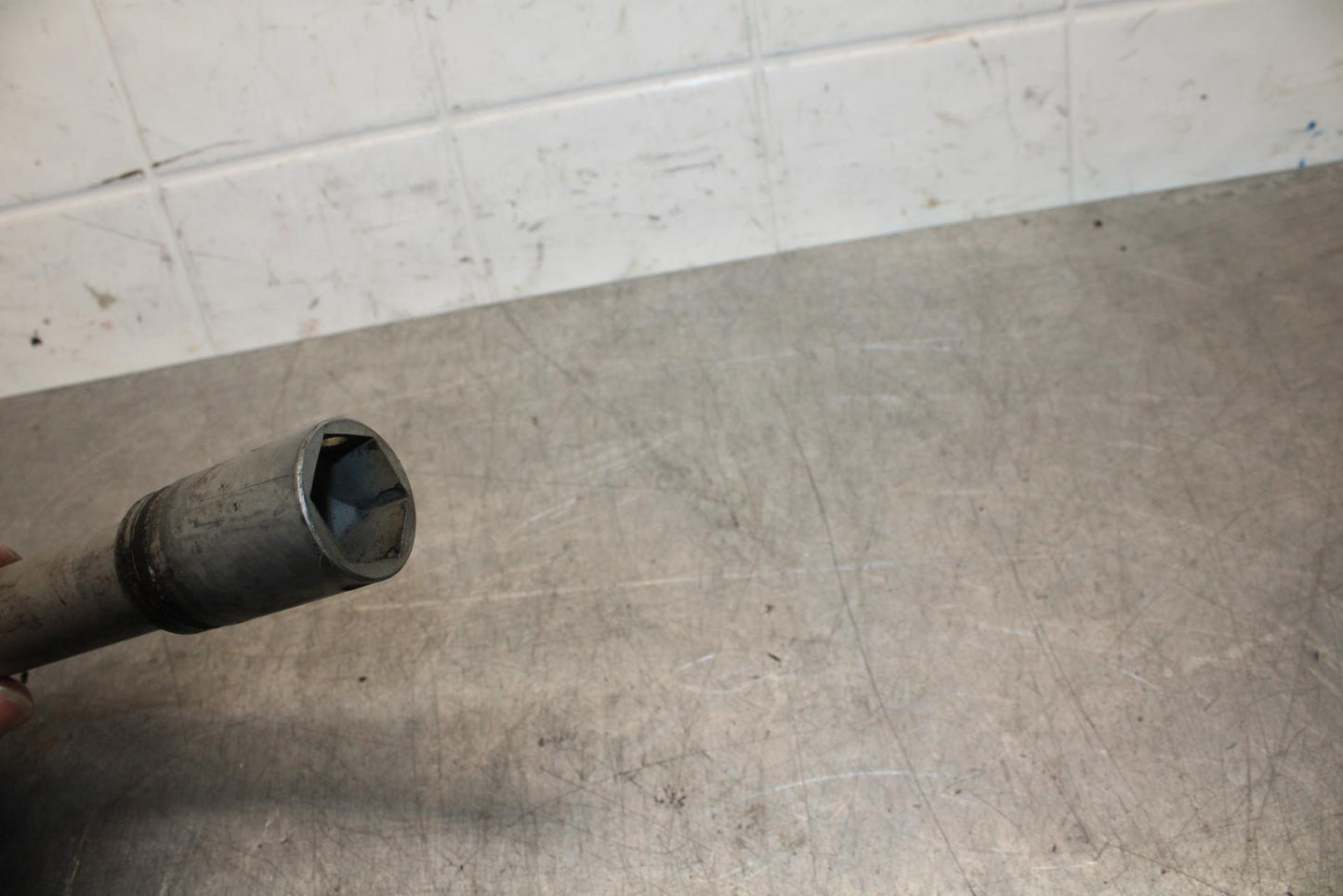 06-07 HONDA CBR1000RR FRONT WHEEL RIM AXLE PIVOT BOLT 44301-MCJ-000 BB75