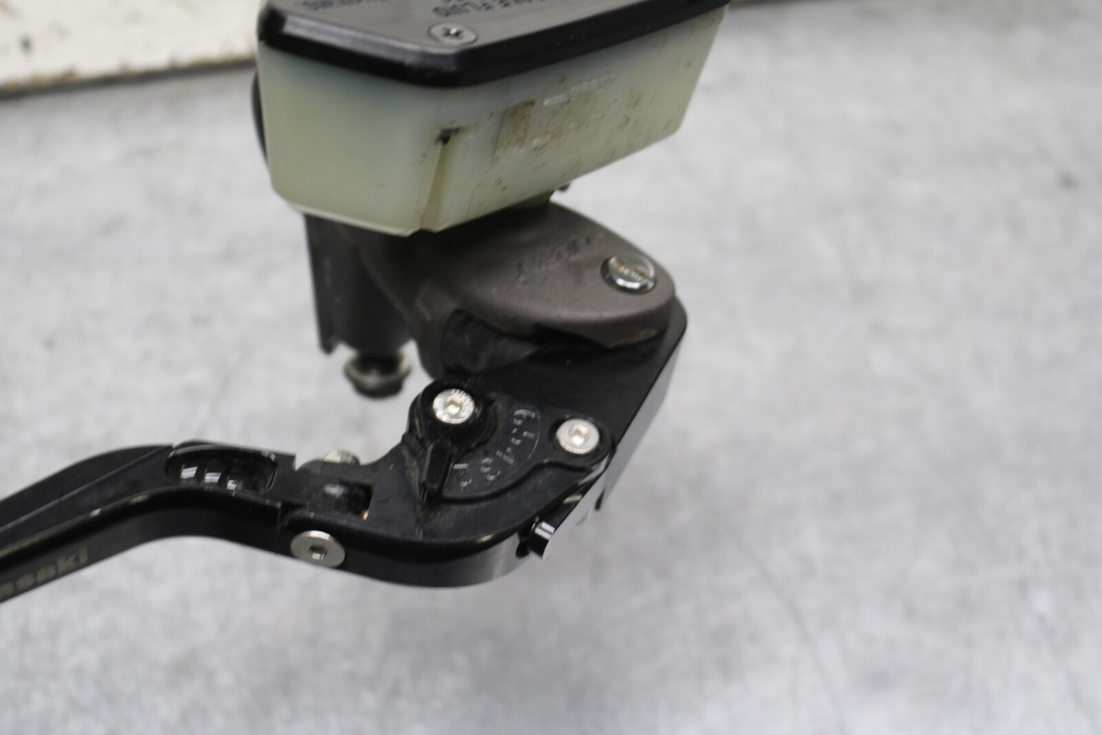 12-13 KAWASAKI Z1000 FRONT BRAKE MASTER CYLINDER w/ LEVER BB743