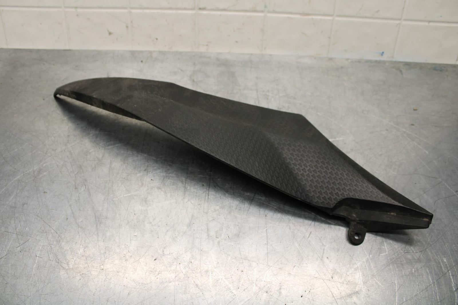 2007 Yamaha YZF R6 LEFT FRONT UPPER MID SIDE FAIRING COWL PLASTIC BB590