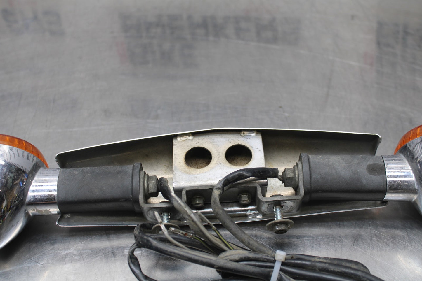 03-08 KAWASAKI VULCAN 1600 REAR BACK TURN SIGNAL BAR MOUNT & LIGHTS BB196