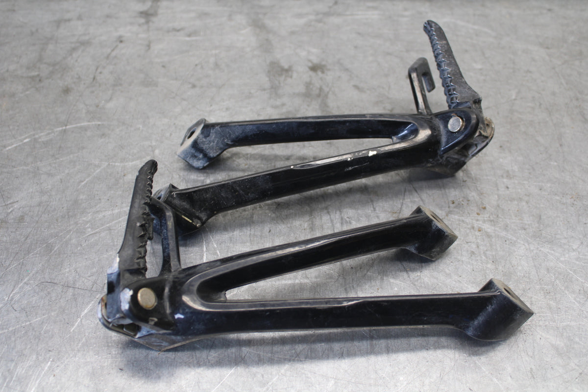 06-07 SUZUKI GSXR 600 REAR BACK PASSENGER PEG SET PAIR BB694