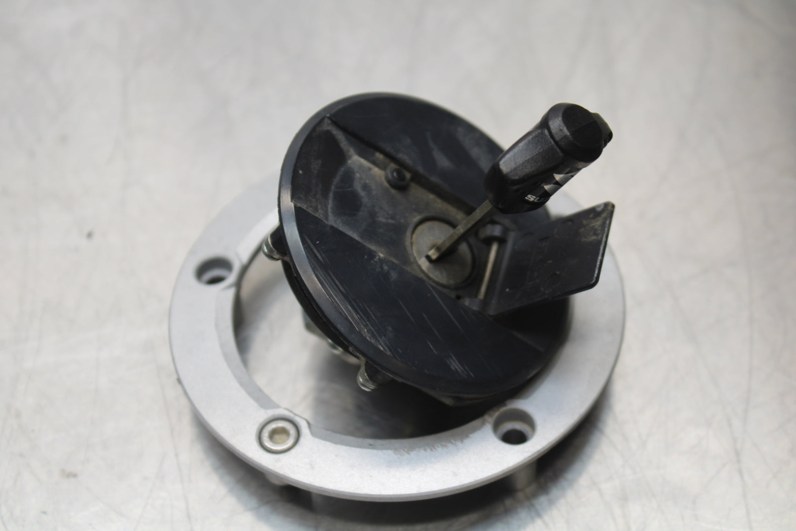 11 SUZUKI GSXR1000 IGNITION LOCK KEY SET W/ GAS CAP AND SEAT LOCK BB142