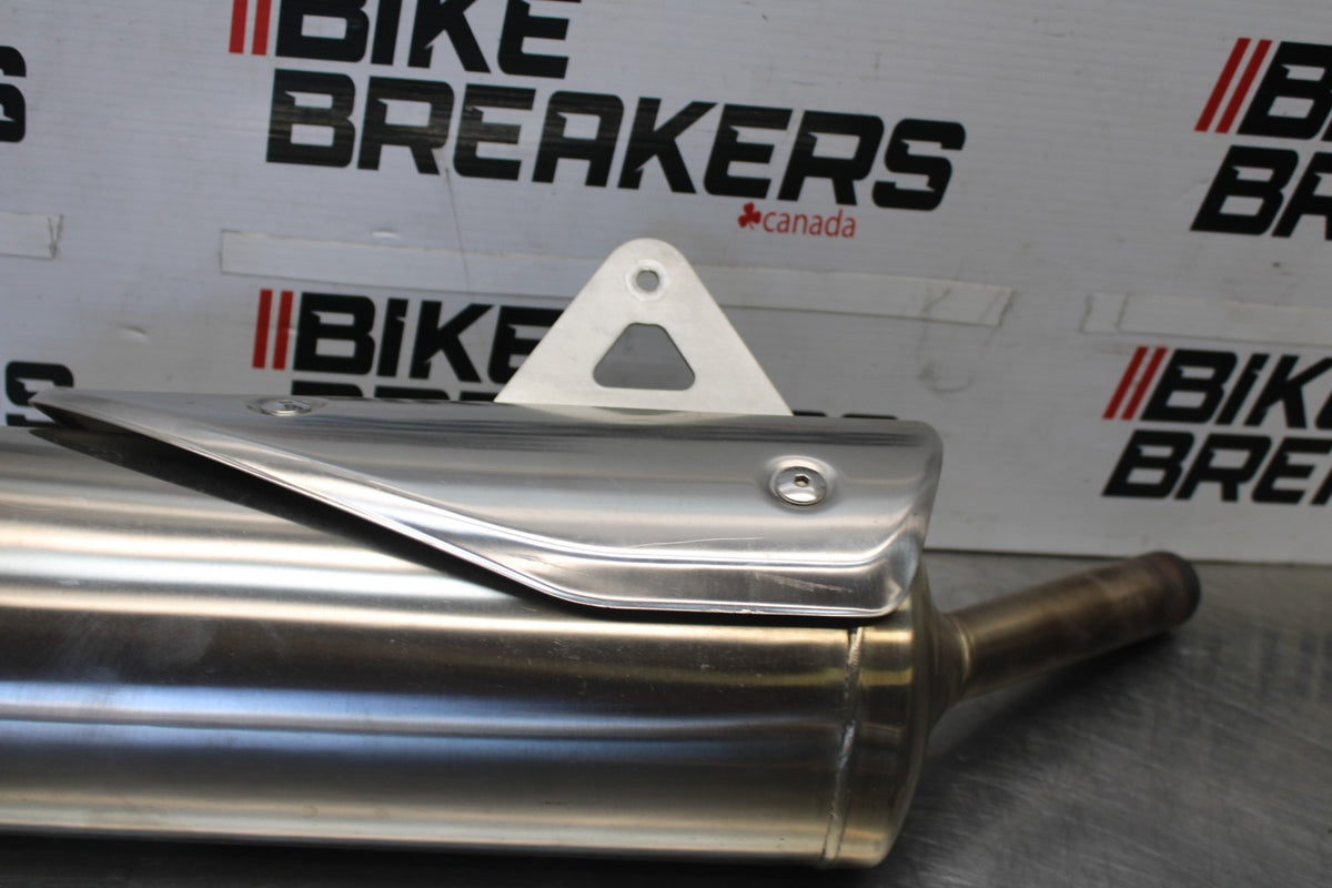12 TRIUMPH STREET TRIPLE R RIGHT EXHAUST PIPE MUFFLER SLIP ON CAN SILENCER BB914