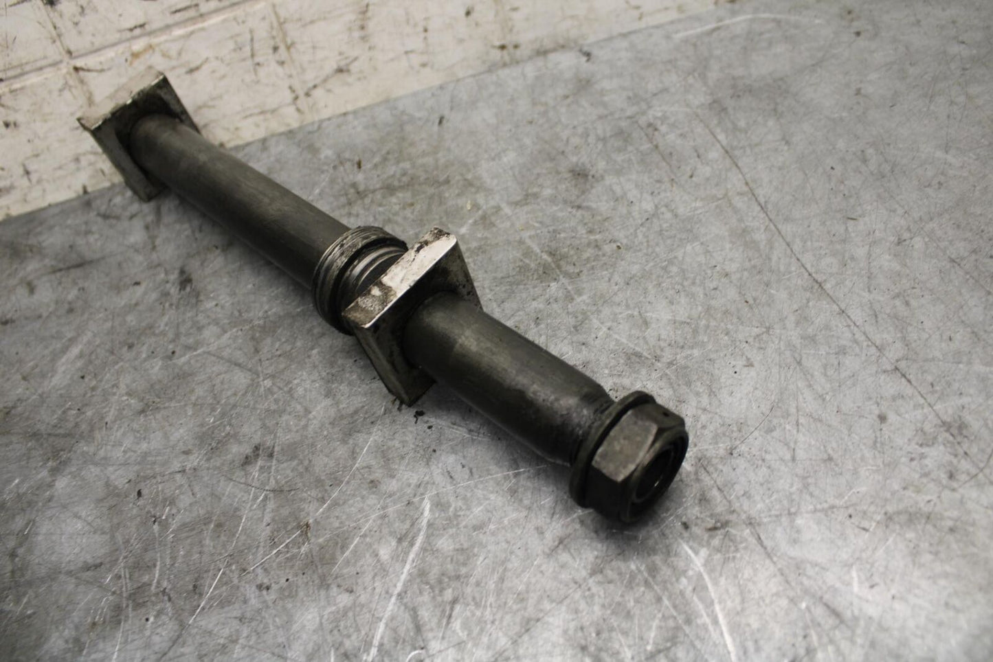 2002 Yamaha YZF R6 REAR AXLE  WHEEL RIM PIVOT BOLT AXEL 4XV-25381-00-00 BB545