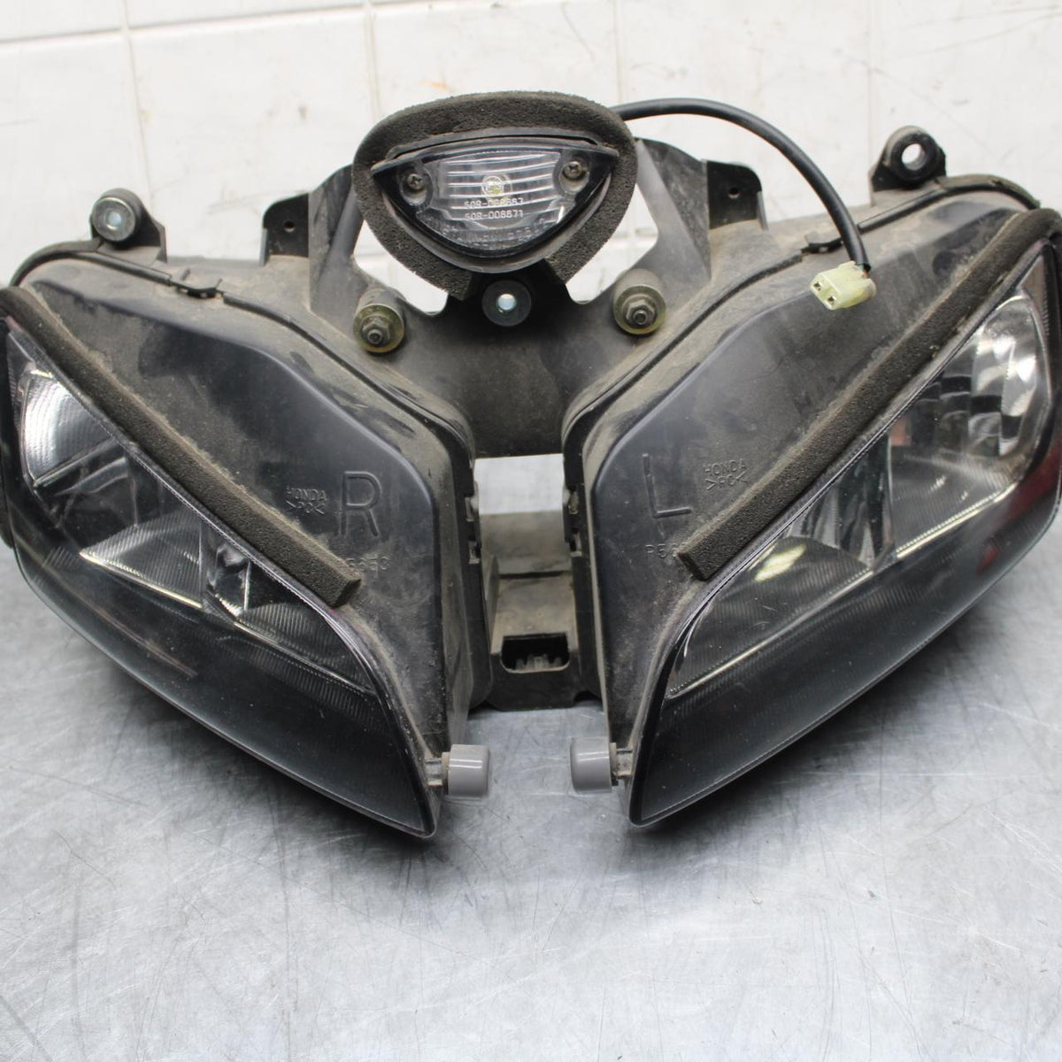 05-06 HONDA CBR600RR FRONT HEADLIGHT HEAD LIGHT LAMP 33100-MEE-A01 BB479
