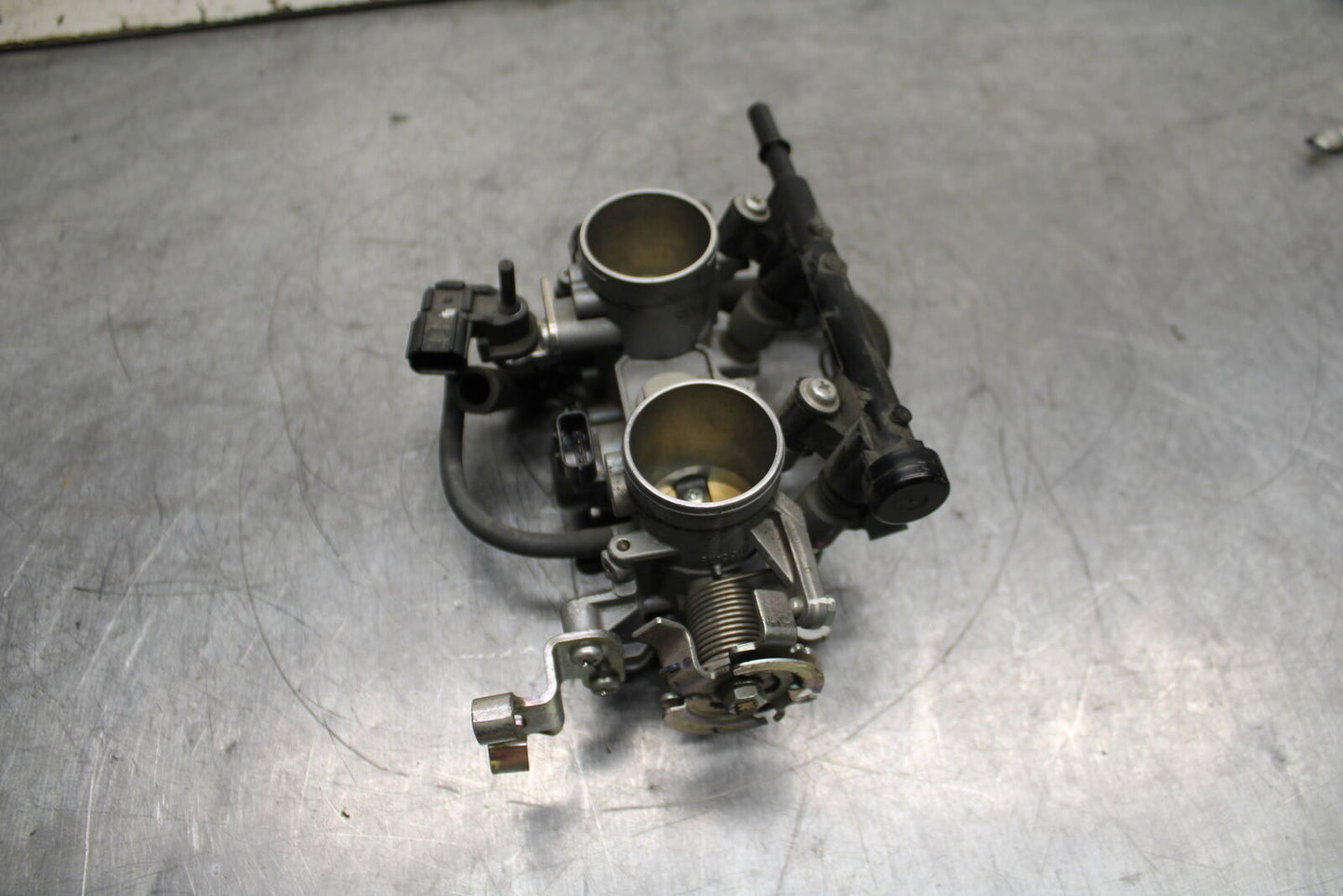 19-22 KAWASAKI Z400 MAIN FUEL INJECTORS / THROTTLE BODIES BB738