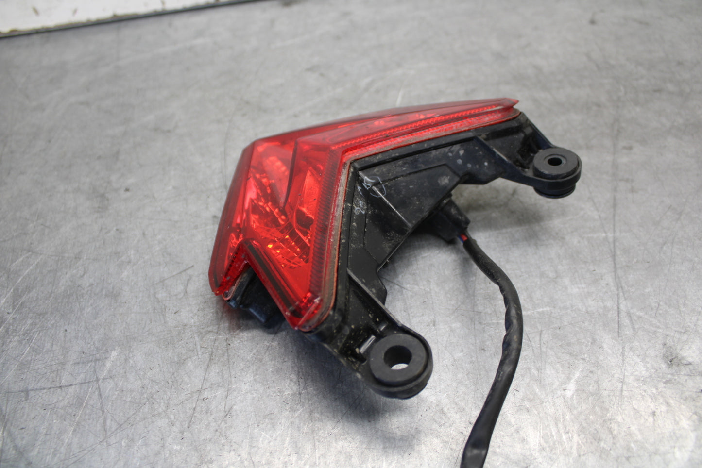 13-18 KAWASAKI NINJA ZX6R REAR TAIL TAILLIGHT BACK BRAKE LIGHT BB682