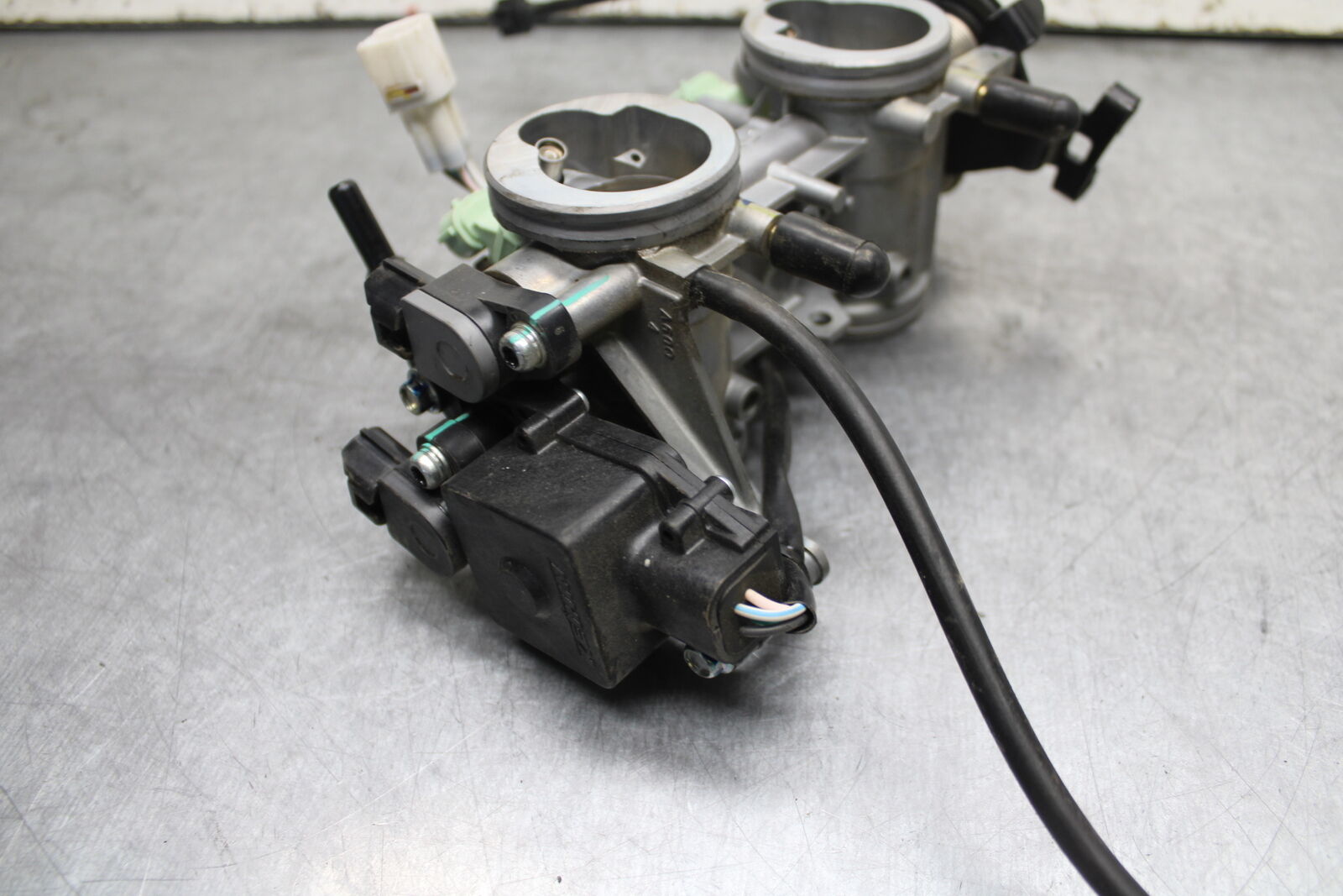 18-24 KAWASAKI NINJA 650 MAIN FUEL INJECTORS / THROTTLE BODIES BB725