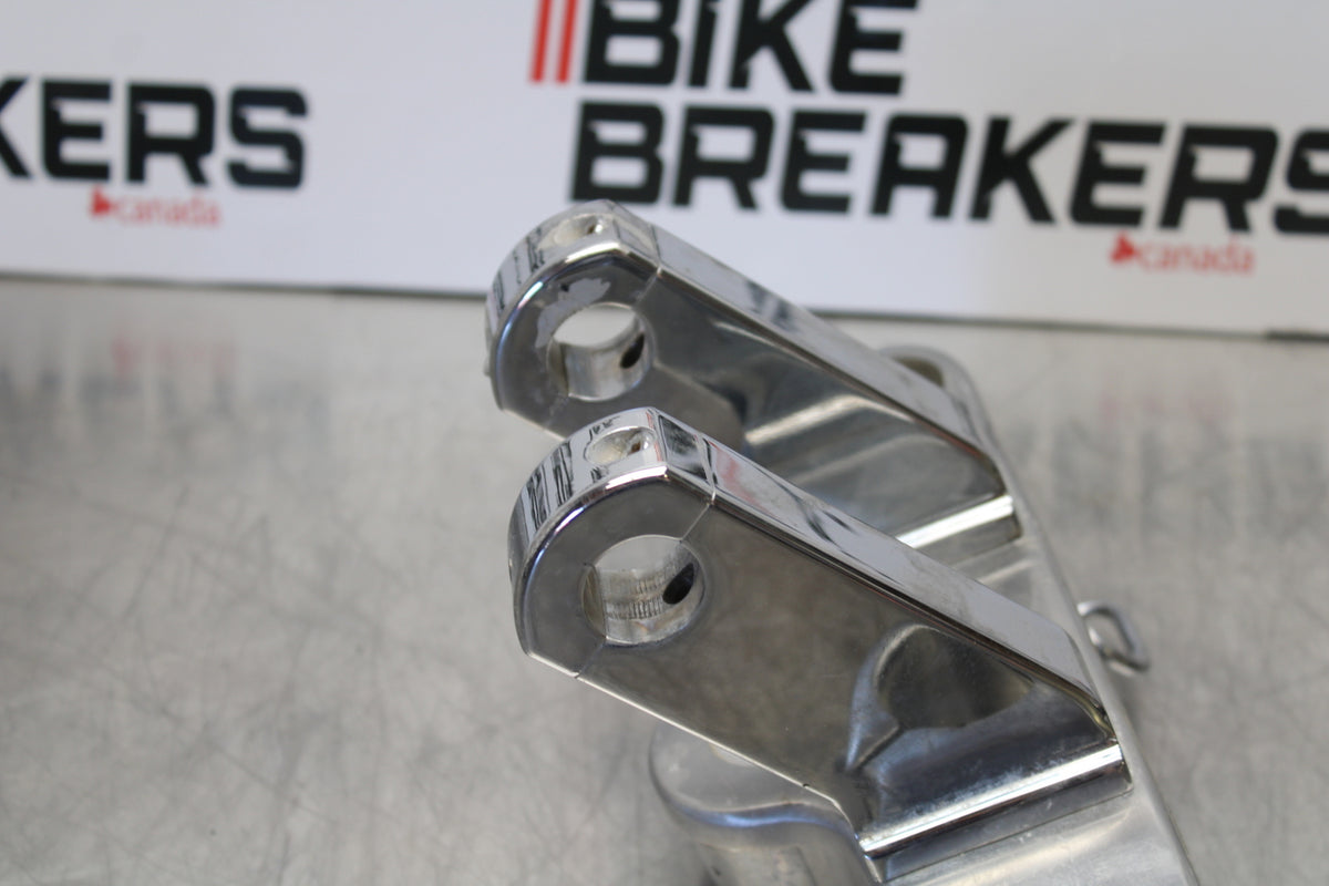 04 YAMAHA ROAD STAR XV1700A FORKS UPPER TRIPLE TREE CLAMP BB155