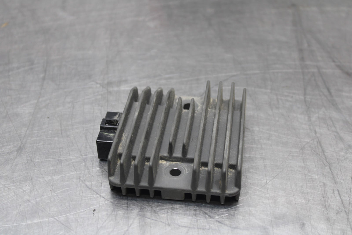 23 YAMAHA YZF R3 RECTIFIER VOLTAGE REGULATOR BB806