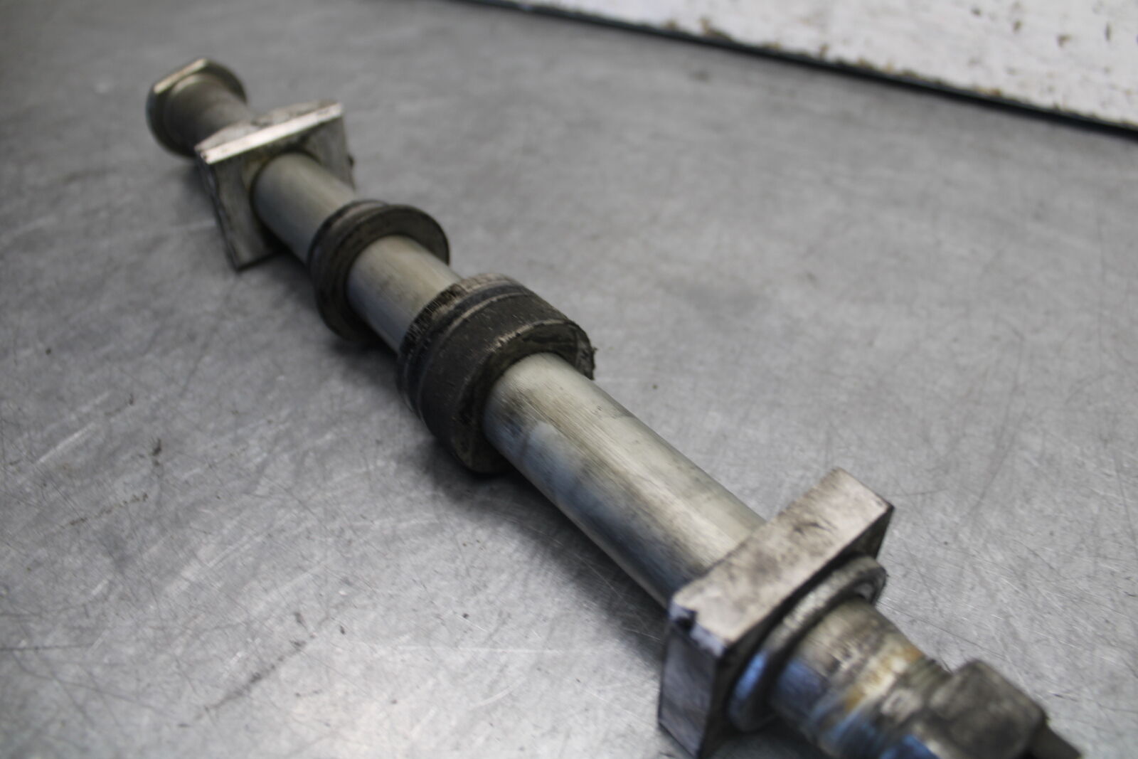 09-12 KAWASAKI NINJA ZX6R REAR AXLE BACK WHEEL RIM BOLT AXEL 41068-0035  BB698