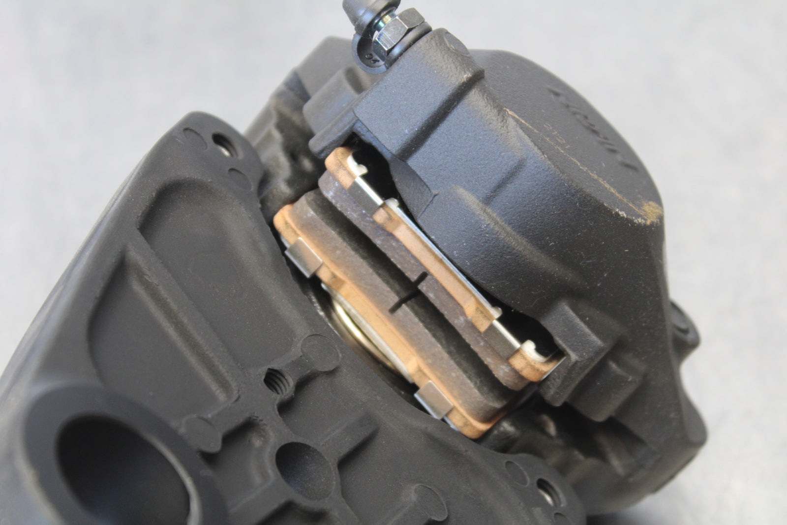 23-24 KAWASAKI NINJA ZX14R REAR BACK BRAKE CALIPER W MOUNT BRACKET BB169