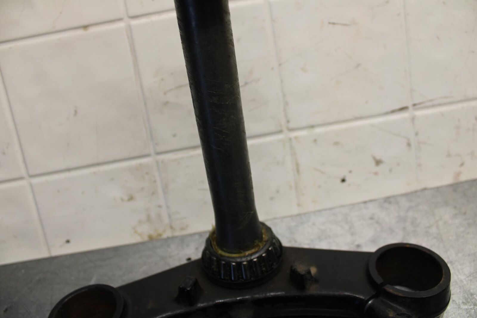 89-90 YAMAHA FZR600 FORKS CLAMP LOWER TRIPLE TREE STEM 1WG-23340-01-00 BB76