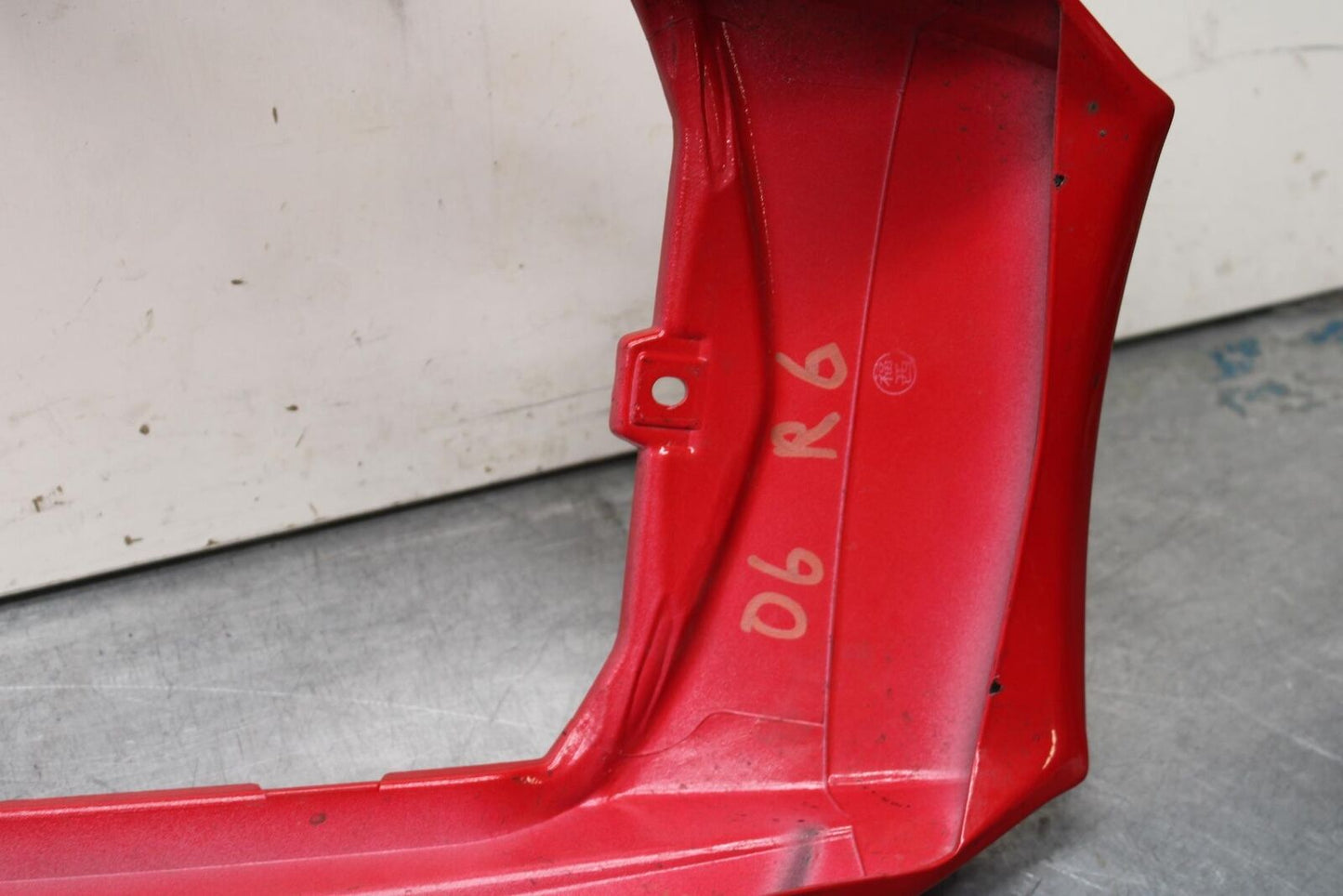 2004 Yamaha YZF R6 REAR BACK TAIL FAIRING COWL SHROUD 5SL-Y2171-80-P4 BB622