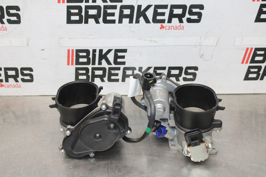 16 DUCATI 959 PANIGALE MAIN FUEL INJECTORS / THROTTLE BODIES BB912