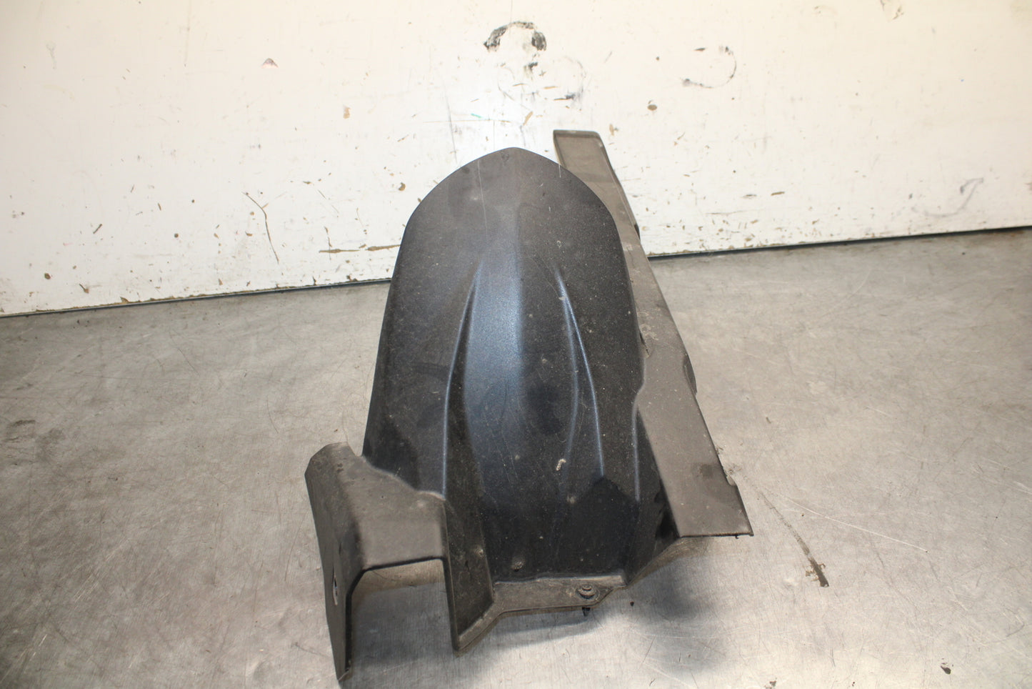 19-22 KAWASAKI Z400 REAR BACK DRIVE CHAIN GUARD COVER SHIELD BB738