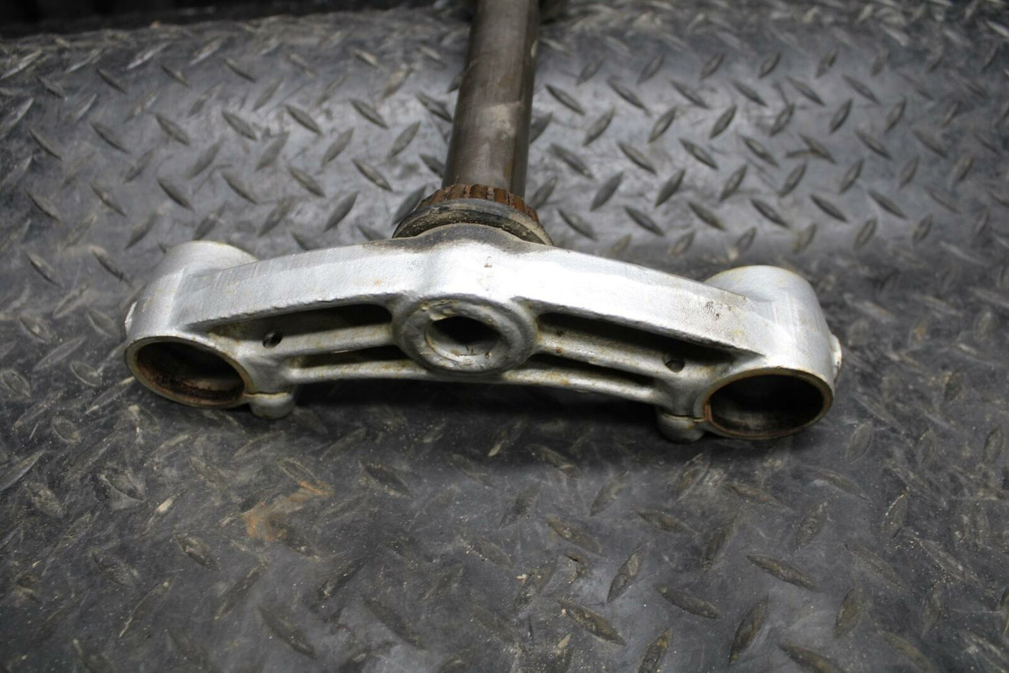 84-85 YAMAHA VIRAGO 1000 FRONT FORKS CLAMP LOWER TRIPLE TREE STEM BB173