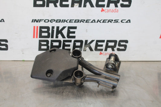 24-25 KAWASAKI ELIMINATOR 450 RIGHT FRONT FOOT PEG STEP BRACKET MOUNT BB869