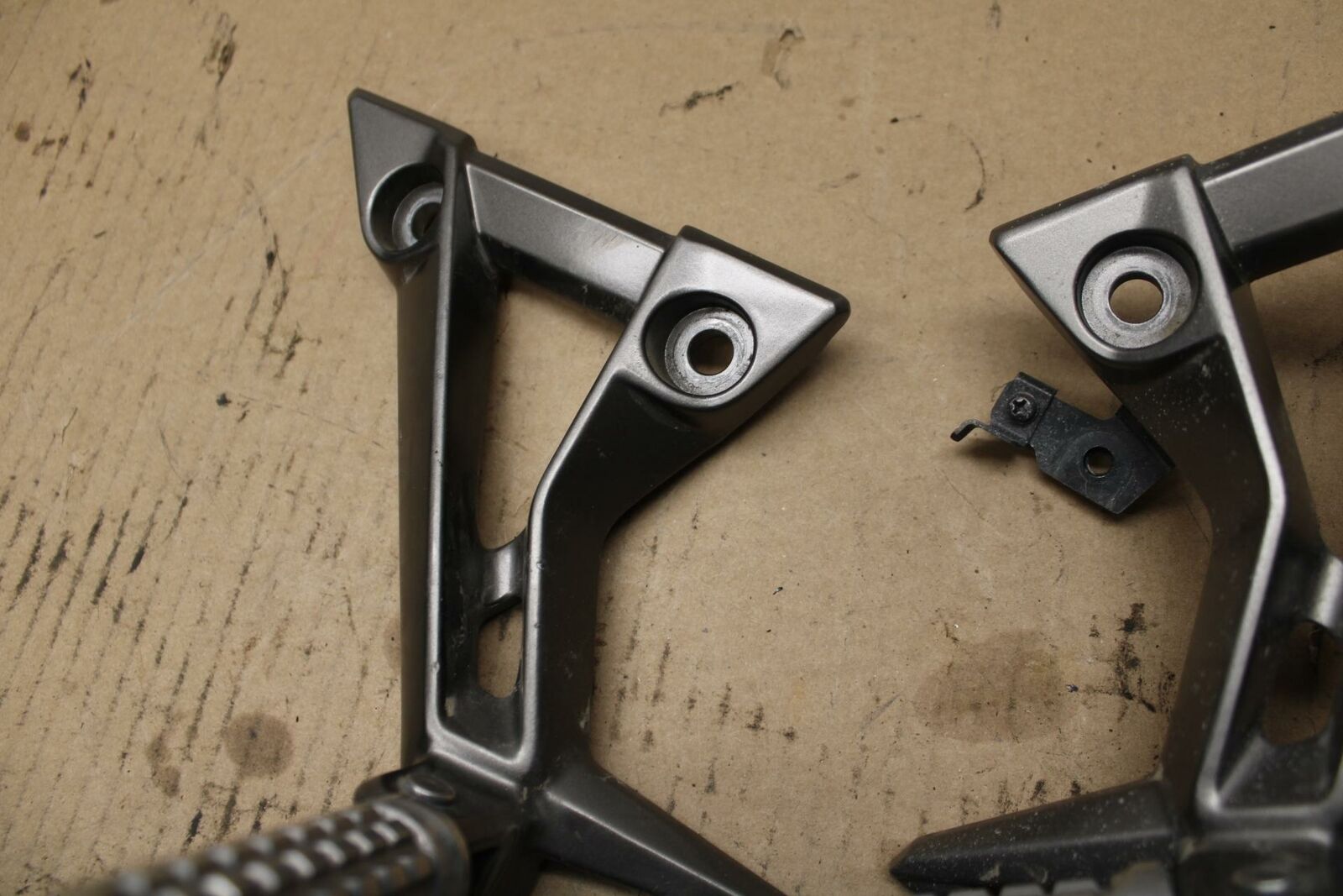 15 KAWASAKI NINJA 300 EX300 ABS REAR BACK PASSENGER PEG SET PAIR