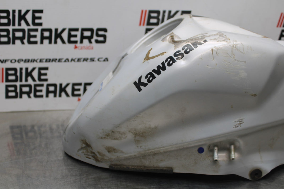 23-26 KAWASAKI NINJA ZX4RR GAS TANK FUEL CELL PETROL RESERVOIR BB872