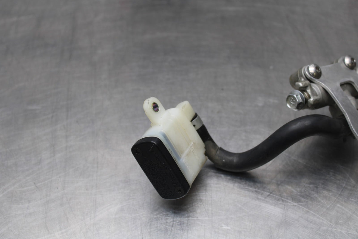 06-07 SUZUKI GSXR 600 REAR BACK BRAKE MASTER CYLINDER W RESERVOIR BB845