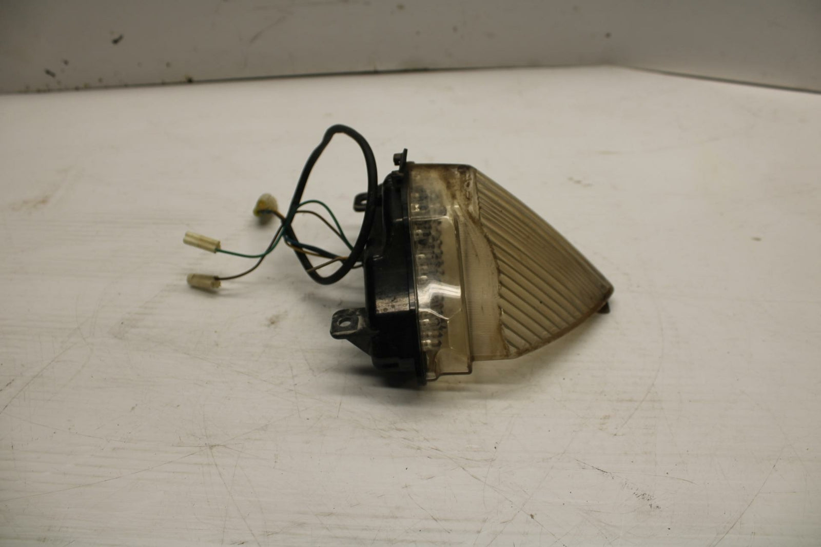 06 YAMAHA YZF R1 REAR TAIL TAILLIGHT BACK BRAKE LIGHT  BB282
