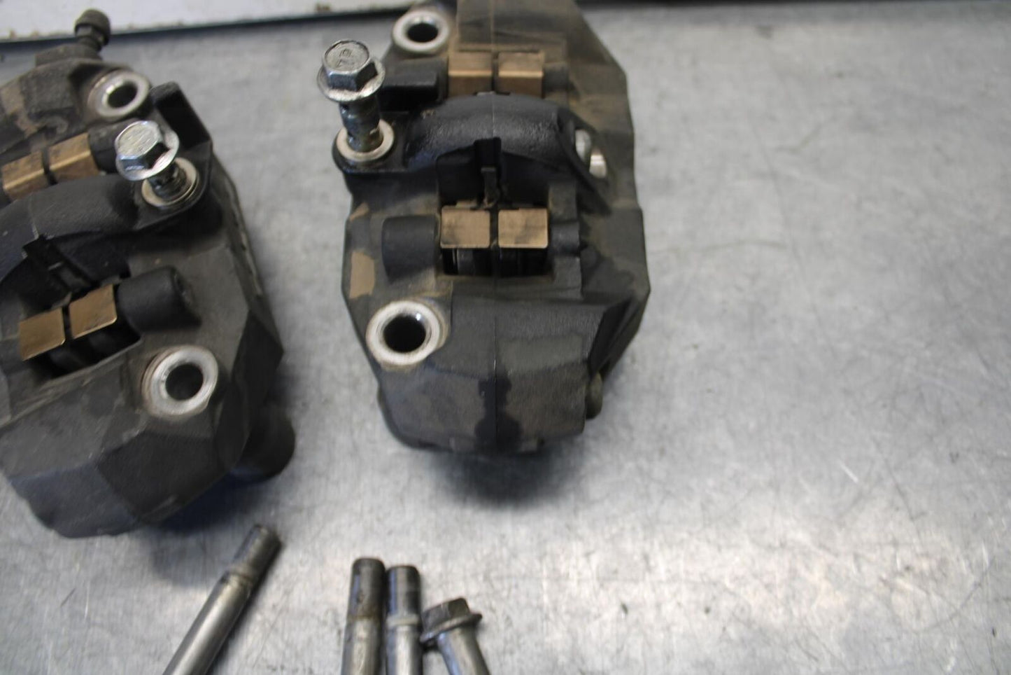 08-10 SUZUKI GSXR 600  RIGHT LEFT FRONT BRAKE CALIPER SET PAIR CALIPERS BB101