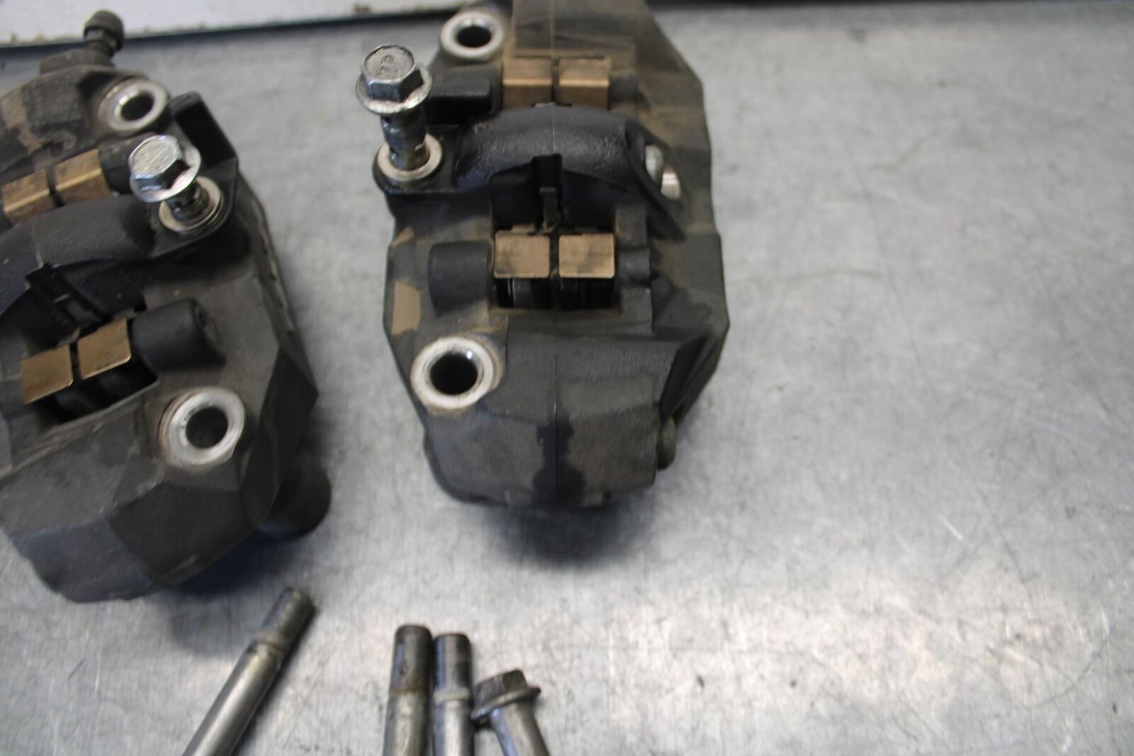 08-10 SUZUKI GSXR 600  RIGHT LEFT FRONT BRAKE CALIPER SET PAIR CALIPERS BB101
