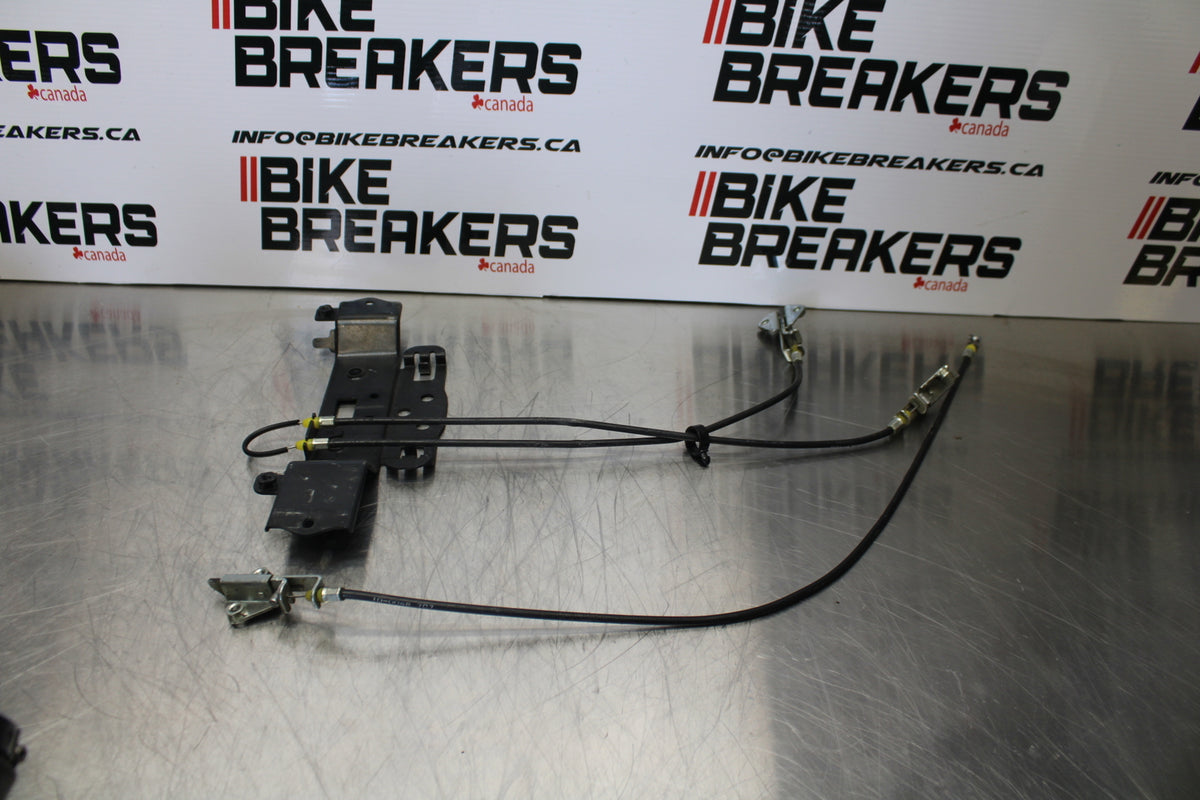 07 KAWASAKI Z1000 REAR PASSENGER SEAT LATCH LOCK ASSEMBLY BB148