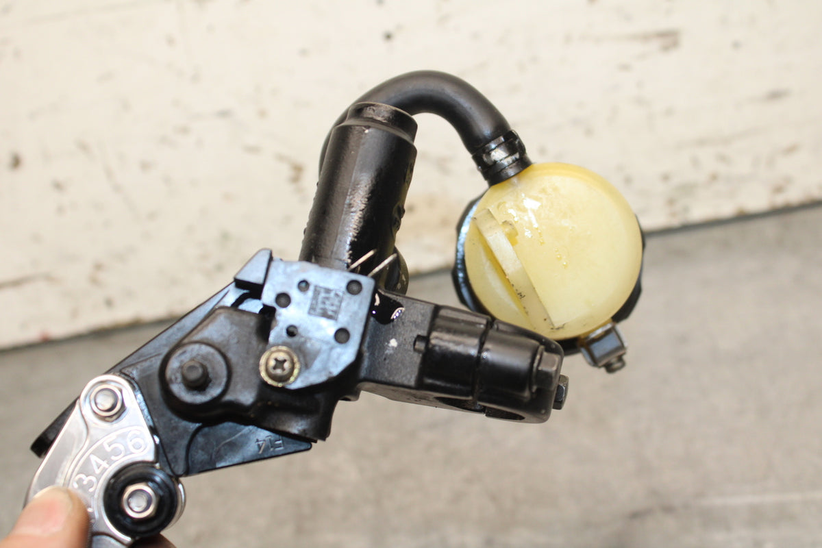 93 SUZUKI GSXR750W FRONT BRAKE MASTER CYLINDER w/ LEVER  BB112