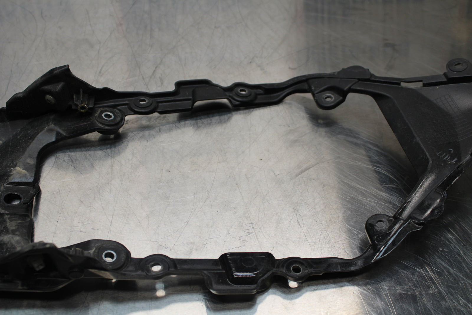 11 SUZUKI GSXR1000 CENTER REAR BACK TAIL FAIRING COWL BB142