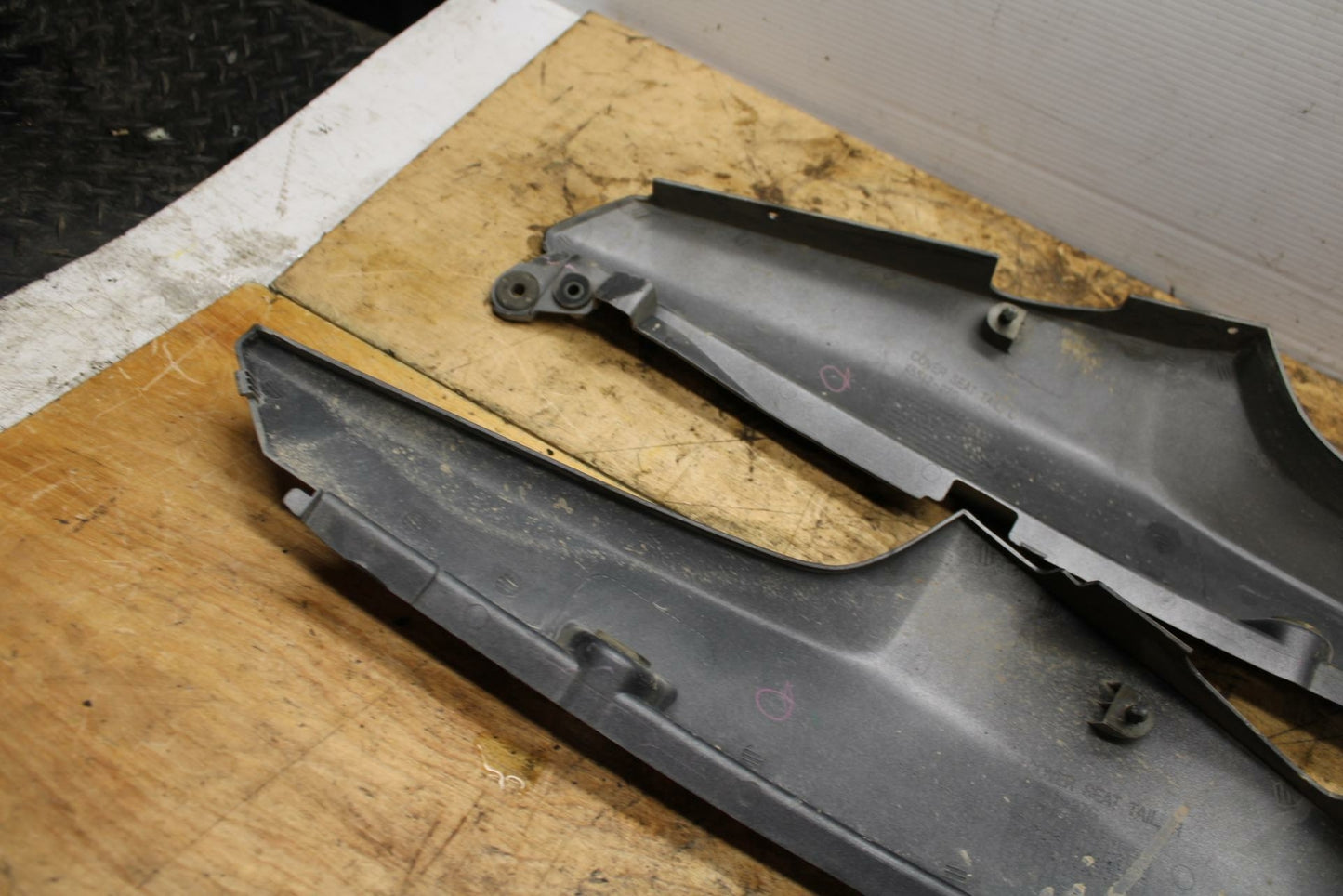 07-11 SUZUKI VSTROM 650 RIGHT LEFT FRONT SIDE SEAT PANELS COWLS FAIRINGS BB340