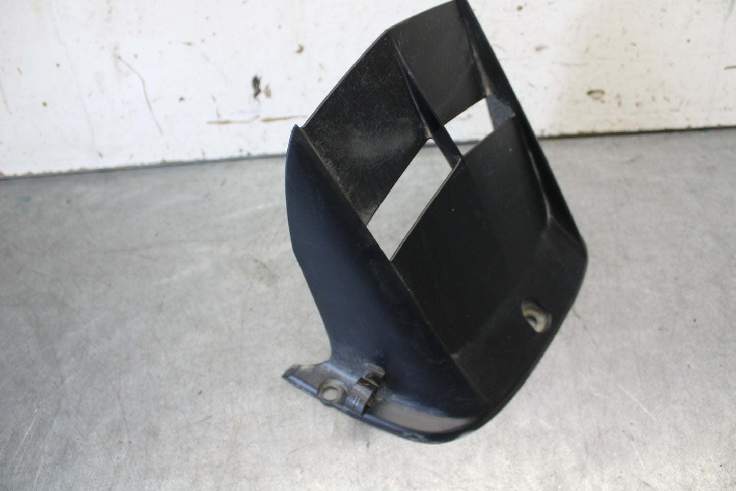 08-16 YAMAHA YZF R6 REAR BACK WHEEL TIRE HUGGER FENDER 2C0-21650-00-00 BB665
