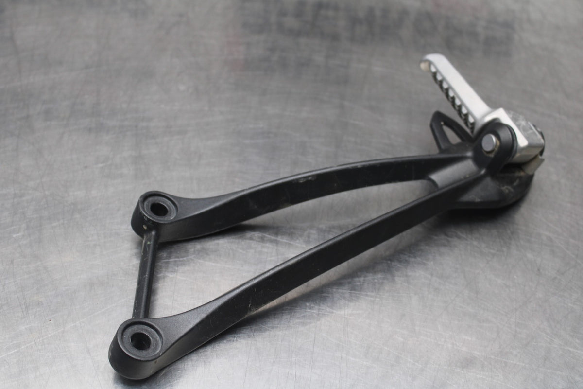 24-25 KAWASAKI NINJA ZX6R LEFT REAR BACK PASSENGER PEG BB785
