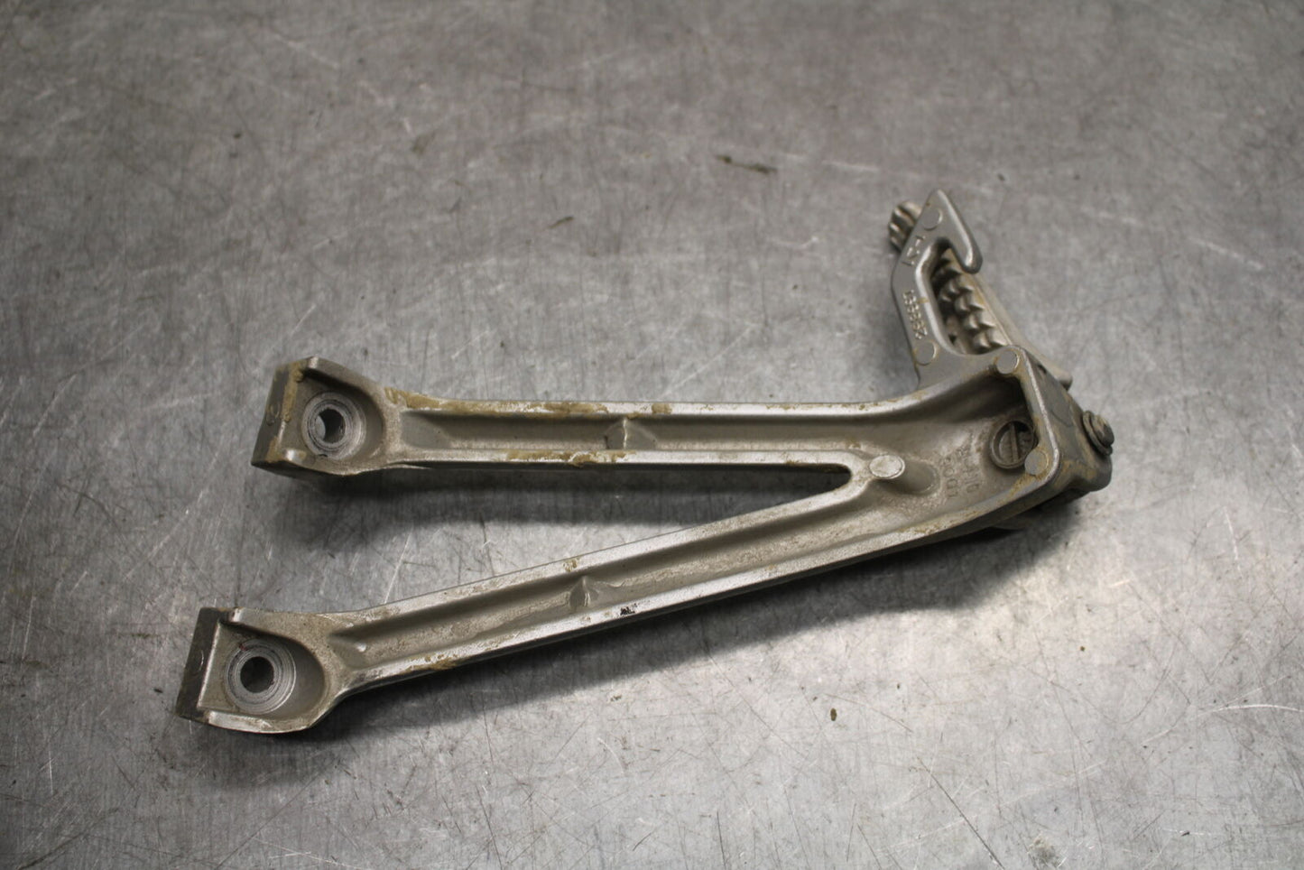 06-07 SUZUKI GSXR750 REAR BACK PASSENGER PEG SET PAIR 43600-01H00-13L BB670