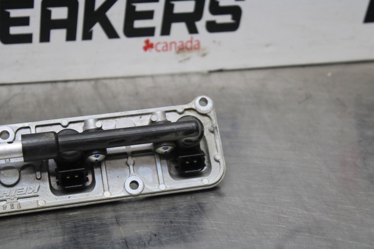 05-06 KAWASAKI NINJA ZX6R SECONDARY FUEL INJECTORS TOP AIRBOX GAS RAIL BB877