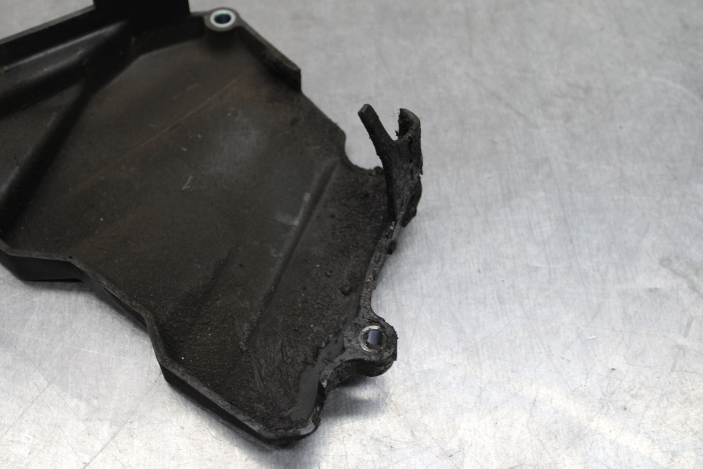 03-05 YAMAHA YZF R6  ENGINE SPROCKET COVER BB132