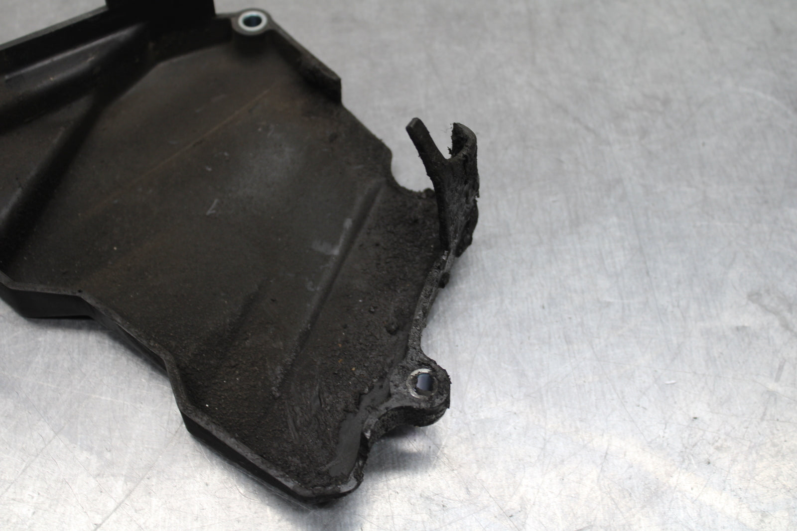 03-05 YAMAHA YZF R6  ENGINE SPROCKET COVER BB132