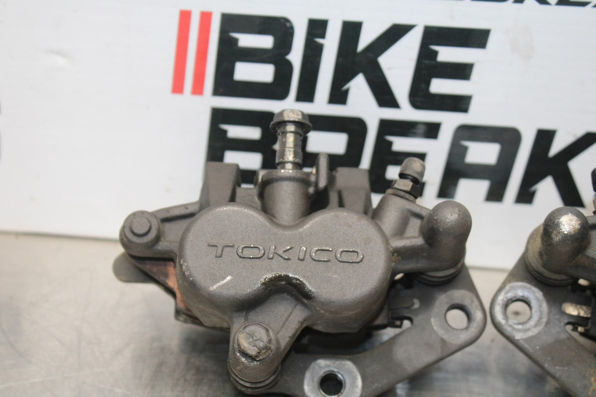 09-10 KAWASAKI ER-6N RIGHT LEFT FRONT BRAKE CALIPER SET PAIR CALIPERS BB205
