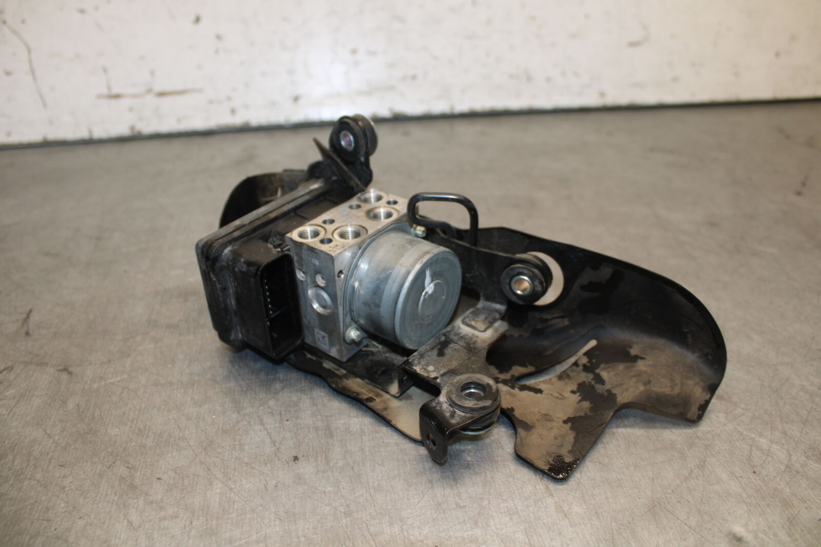 19-23 KAWASAKI NINJA ZX6R ABS PUMP UNIT MODULE BB701