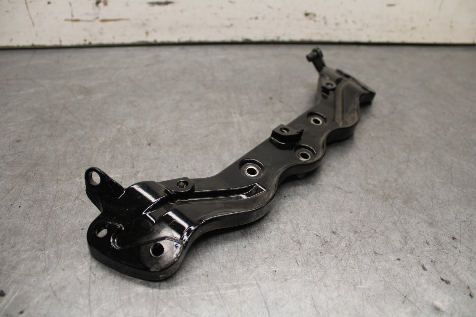 11-12 KAWASAKI NINJA 400 EX400 C UPPER FAIRING MIRROR GAUGES STAY BRACKET BB358