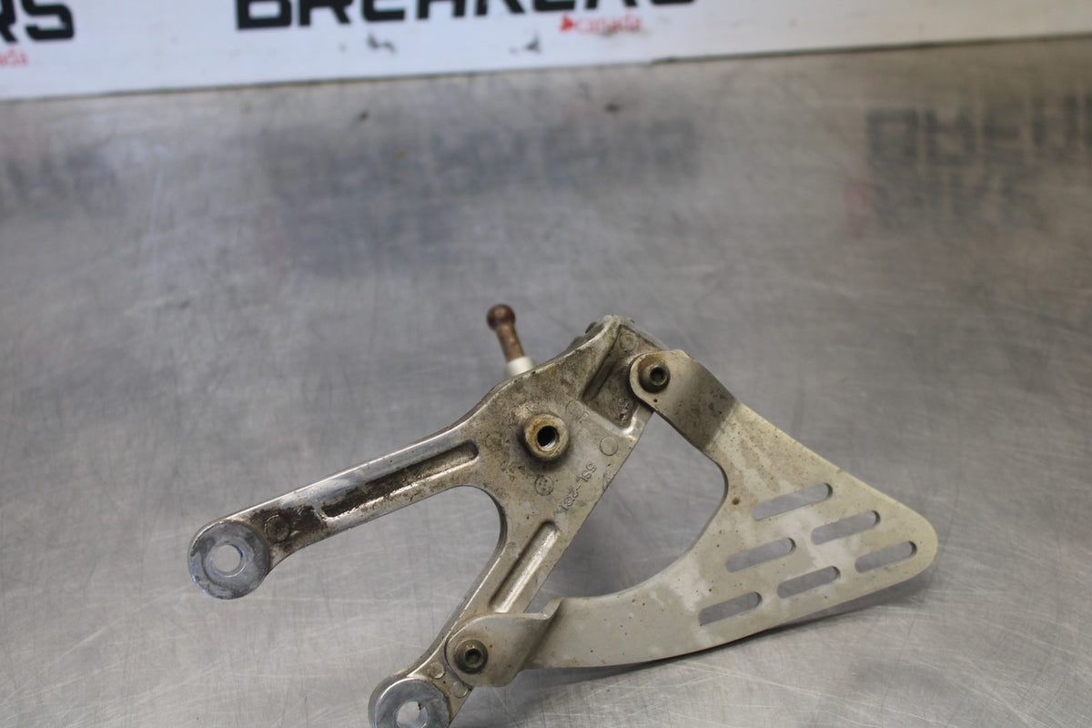 03-04 YAMAHA YZF R6 LEFT REARSET REAR SET DRIVER FOOT PEG REST STOP BB890