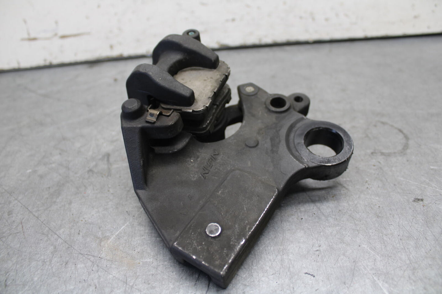 13-18 KAWASAKI NINJA ZX6R REAR BACK BRAKE CALIPER W MOUNT BRACKET BB682