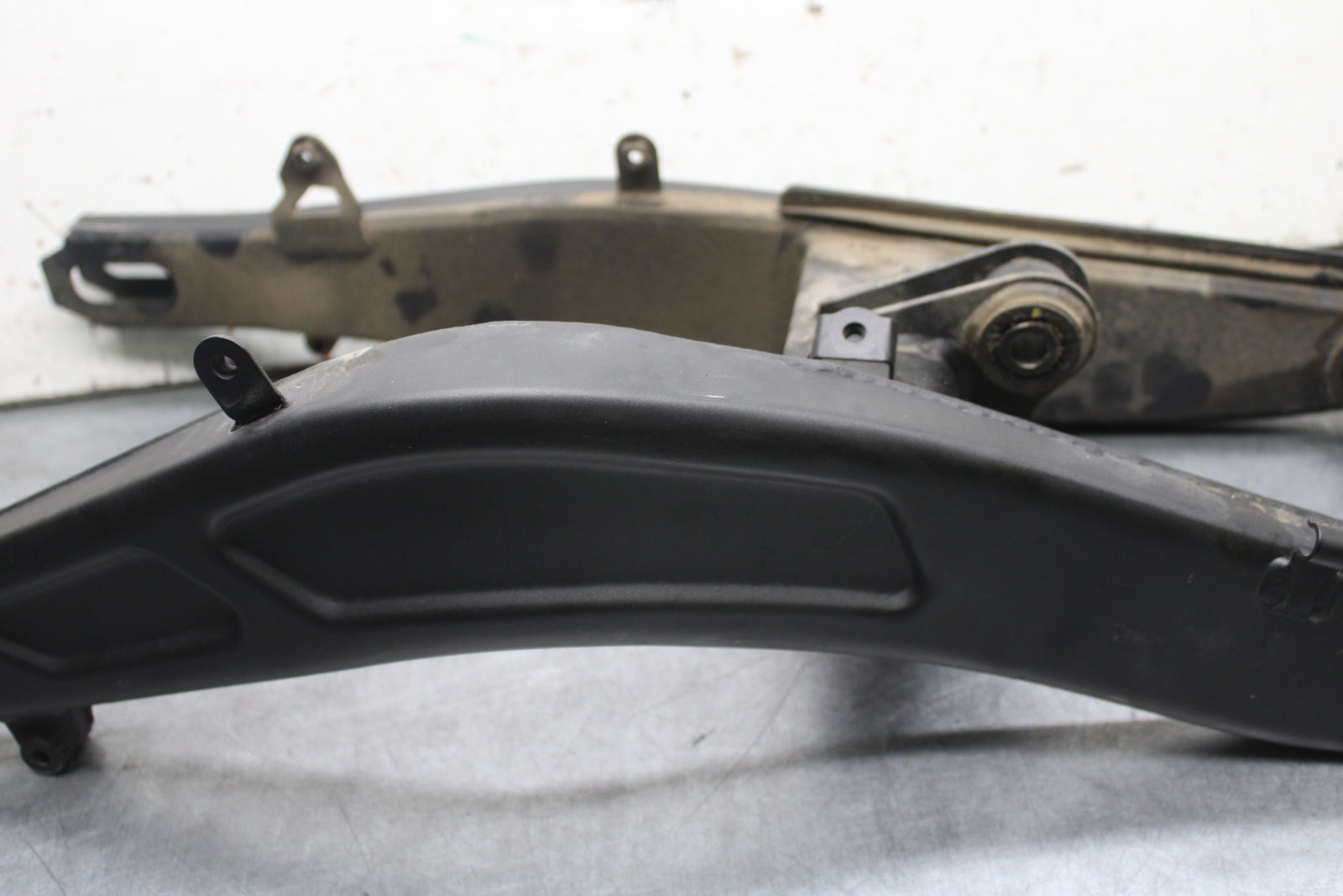 18-24 KAWASAKI NINJA 650 REAR SWINGARM BACK SUSPENSION SWING ARM BB725