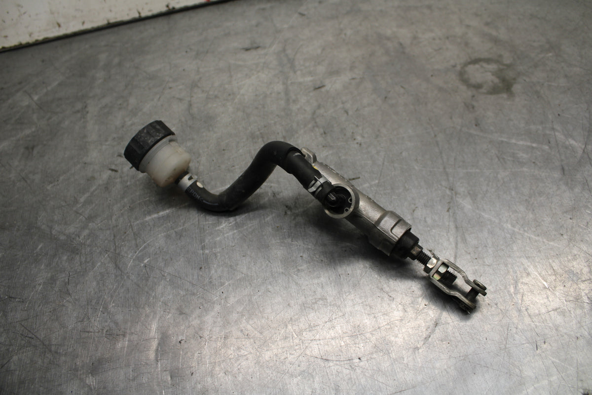 11-24 SUZUKI GSXR750 REAR BRAKE MASTER CYLINDER W RESERVOIR 69600-47H10  BB714